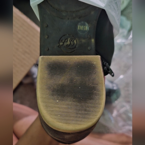 Lucky Brand Women's Black Leather Side Zipper Booties Size 8M - Picture 9 of 9